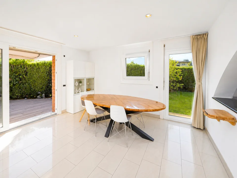 Elegantes Landhaus mit Garten, großer Terrasse und freier Aussicht