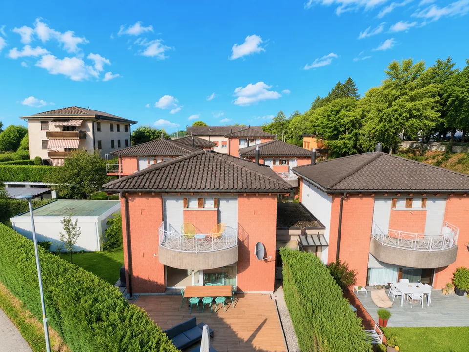 Elegantes Landhaus mit Garten, großer Terrasse und freier Aussicht