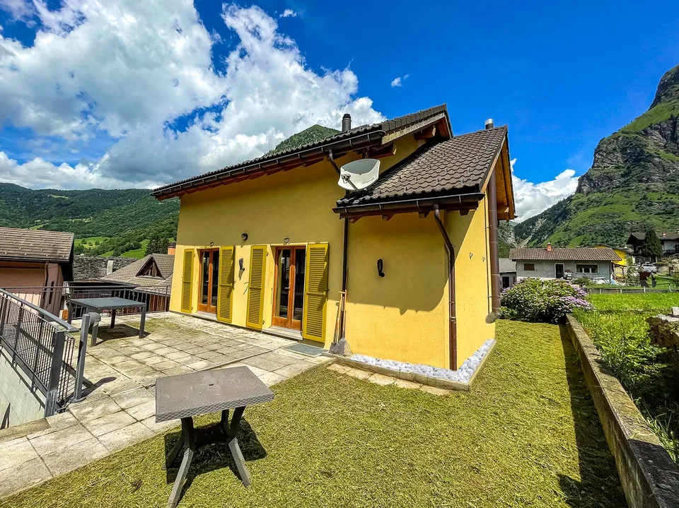 Bleniotal: Einfamilienhaus mit garten und garage