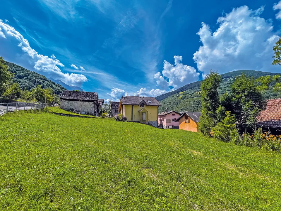 Bleniotal: Einfamilienhaus mit garten und garage