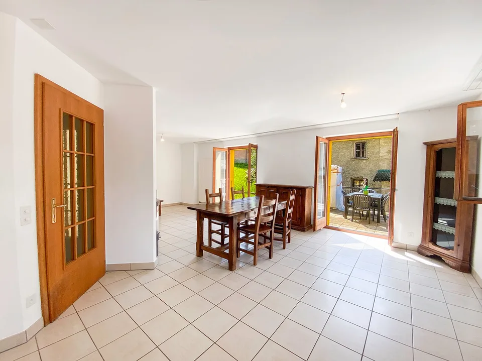 Bleniotal: Einfamilienhaus mit garten und garage