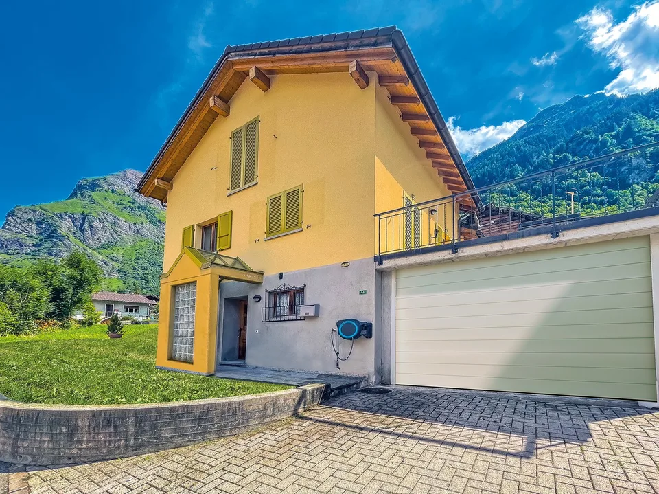 Bleniotal: Einfamilienhaus mit garten und garage