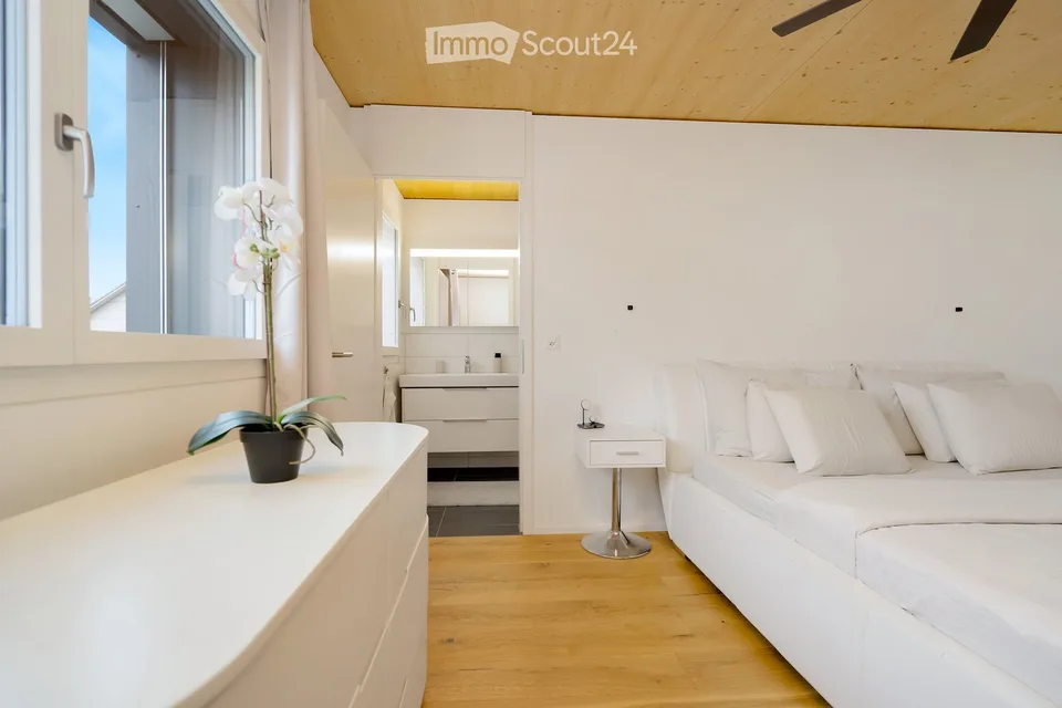 Maison mitoyenne moderne de 6.5 pièces à Scheuren – CHF 1'860 par an pour les frais de chauffage et de nettoyage