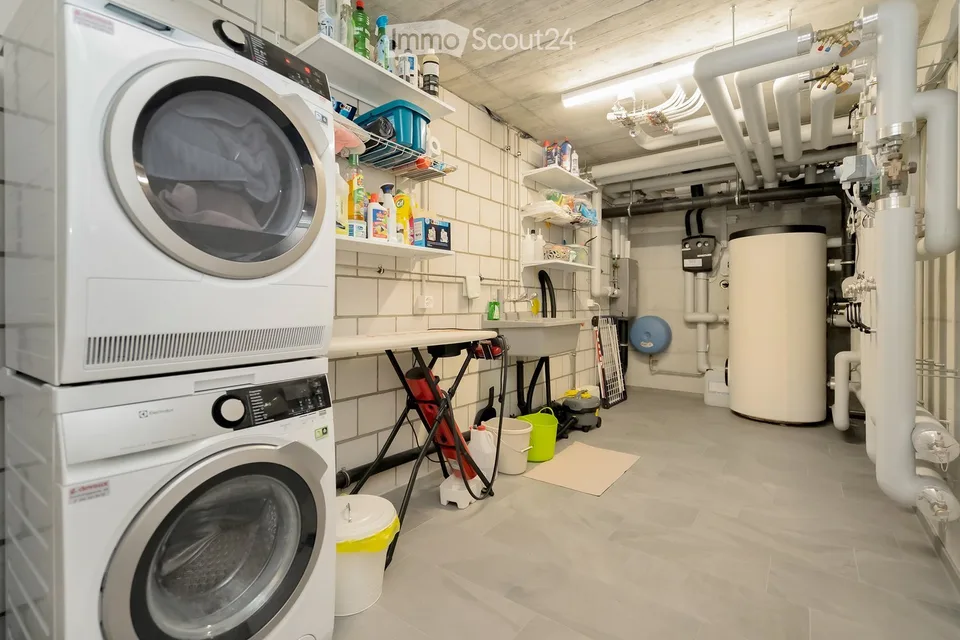 Maison mitoyenne moderne de 6.5 pièces à Scheuren – CHF 1'860 par an pour les frais de chauffage et de nettoyage