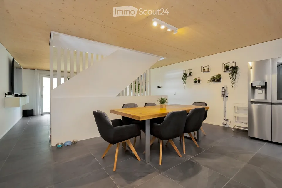 Maison mitoyenne moderne de 6.5 pièces à Scheuren – CHF 1'860 par an pour les frais de chauffage et de nettoyage