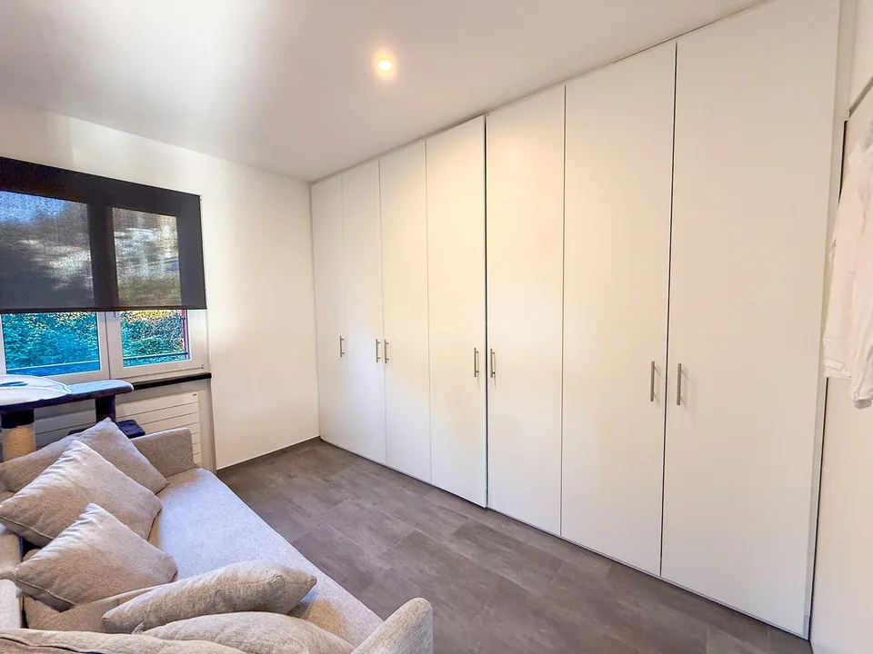 Zweitwohnsitz: 3.5 Zimmer-Wohnung im obersten Stockwerk mit Zugang zur Promenade am Fluss Maggia