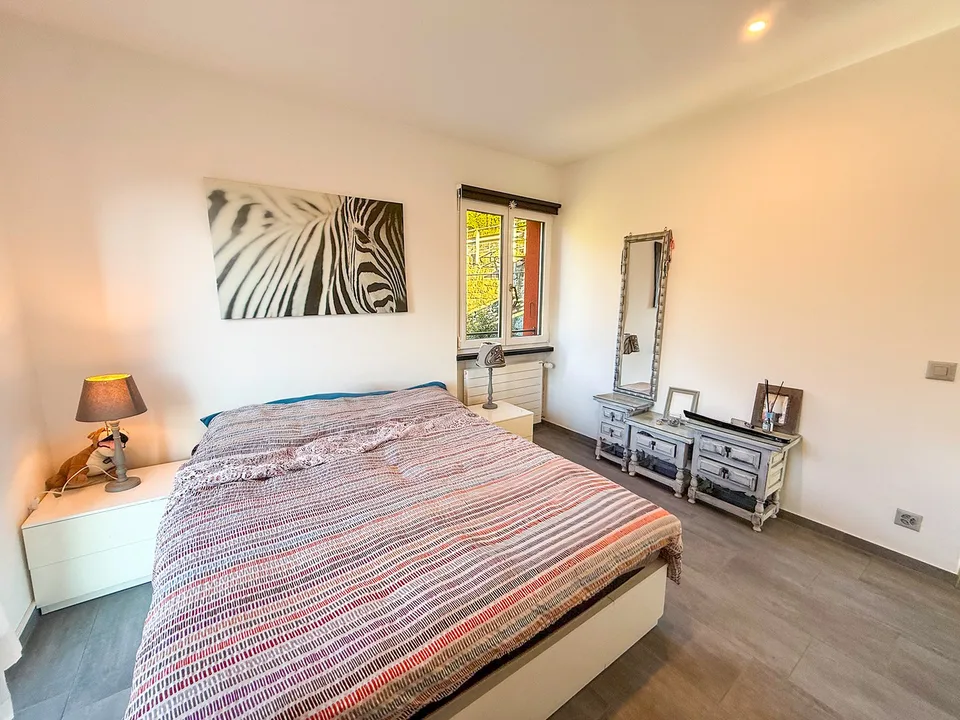 Zweitwohnsitz: 3.5 Zimmer-Wohnung im obersten Stockwerk mit Zugang zur Promenade am Fluss Maggia
