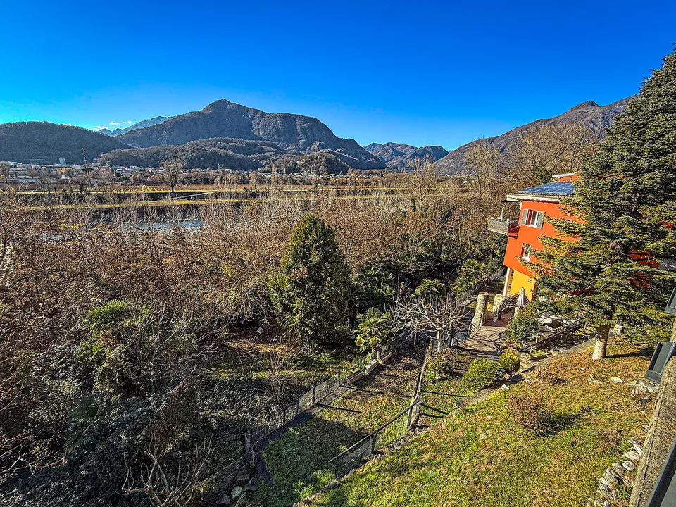 Zweitwohnsitz: 3,5-Zimmer-Wohnung mit Panoramablick auf den Fluss Maggia
