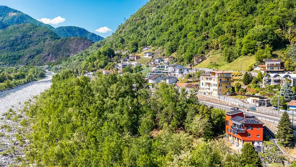 Zweitwohnsitz: 3,5-Zimmer-Wohnung mit Panoramablick auf den Fluss Maggia
