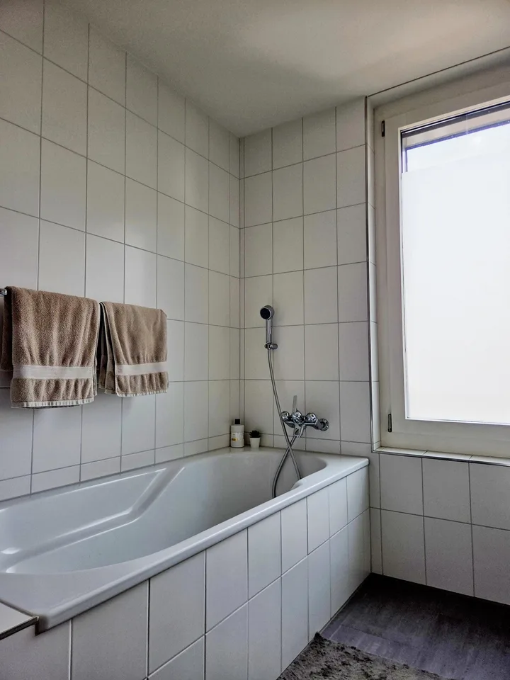 Nachmieter für helle 3.5-Zimmer-Wohnung mit Loggia an guter Lage in Suhr AG gesucht