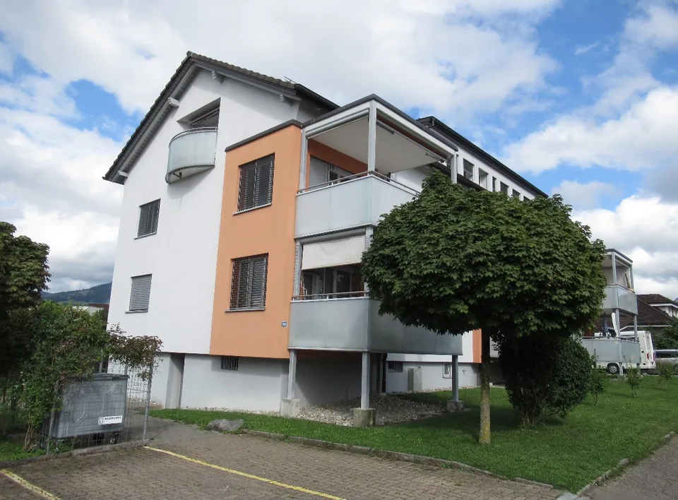 Helle, renovierte 3.5-Zimmer-Wohnung mit grossem Sonnenbalkon