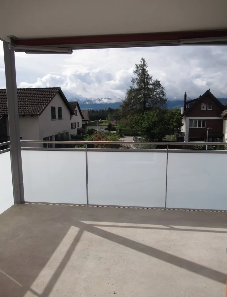 Helle, renovierte 3.5-Zimmer-Wohnung mit grossem Sonnenbalkon