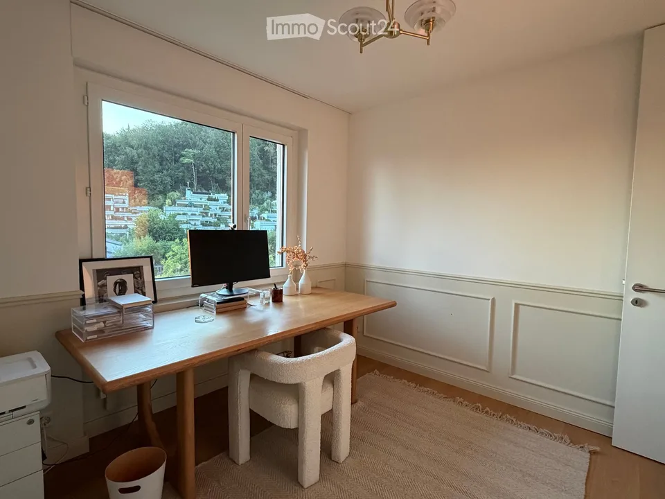 Appartement de 4,5 pièces magnifique avec terrasse et vue imprenable dans une commune très prisée