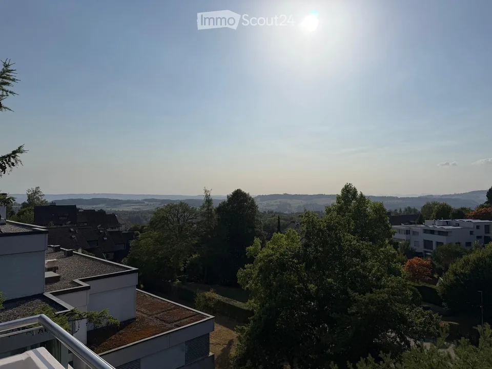 Appartement de 4,5 pièces magnifique avec terrasse et vue imprenable dans une commune très prisée