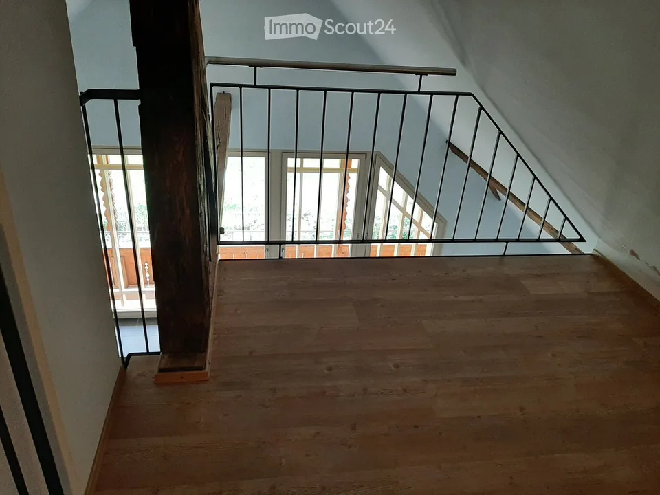 Charmante 3.5-Zimmer-Dachwohnung in Linden