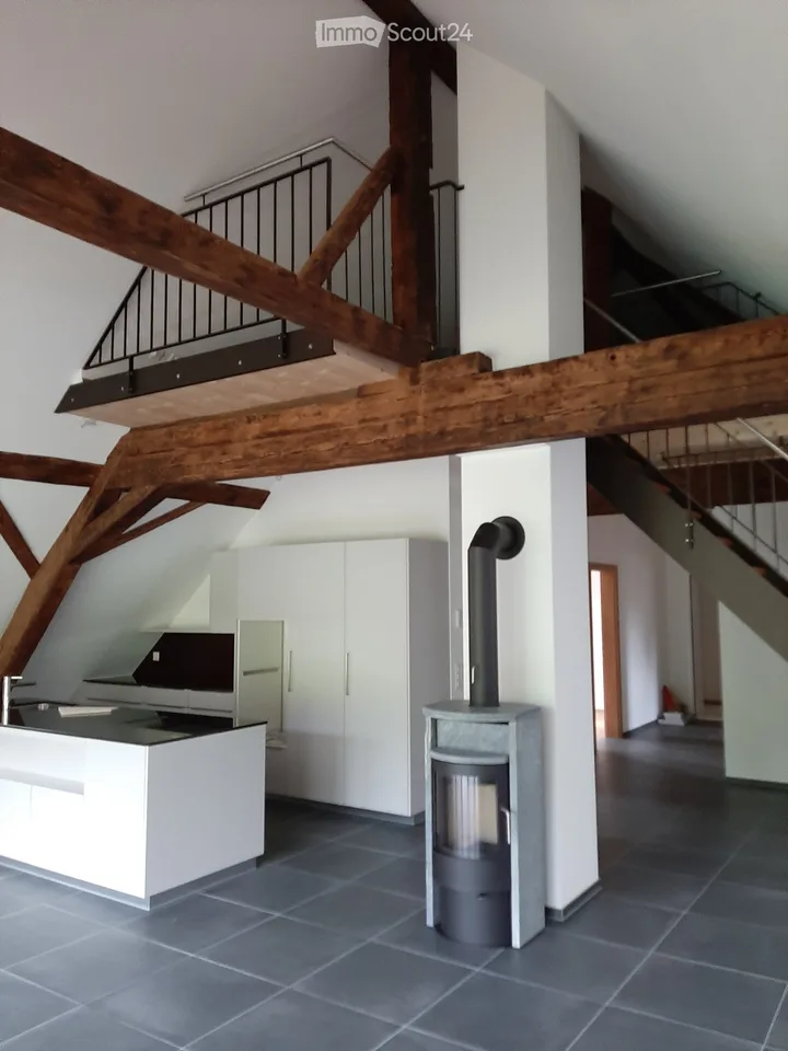Charmante 3.5-Zimmer-Dachwohnung in Linden
