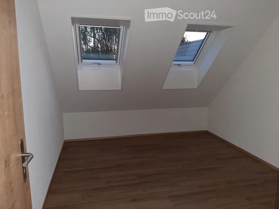 Charmante 3.5-Zimmer-Dachwohnung in Linden