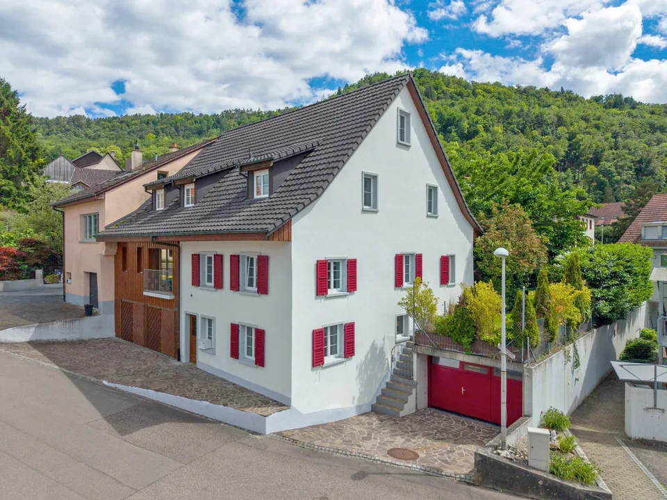 Exclusive single-family house with garden in Büsserach