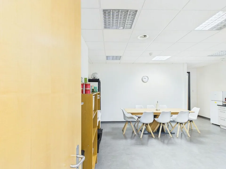 Bella area spaziosa in affitto 240 m2