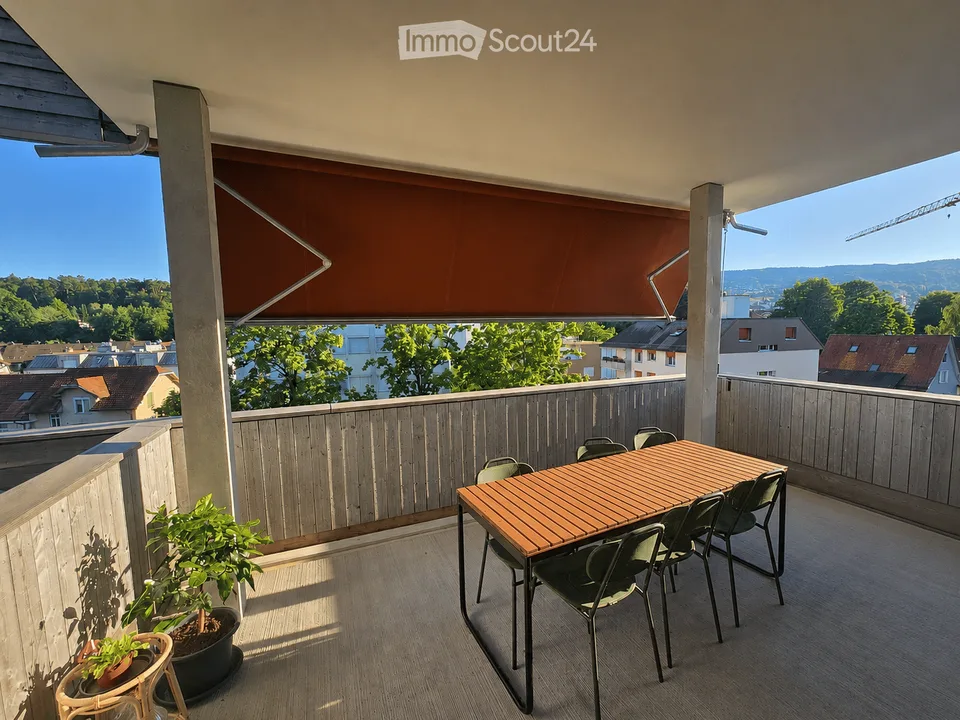Ampio appartamento di 4.5 locali con balcone a Dietikon