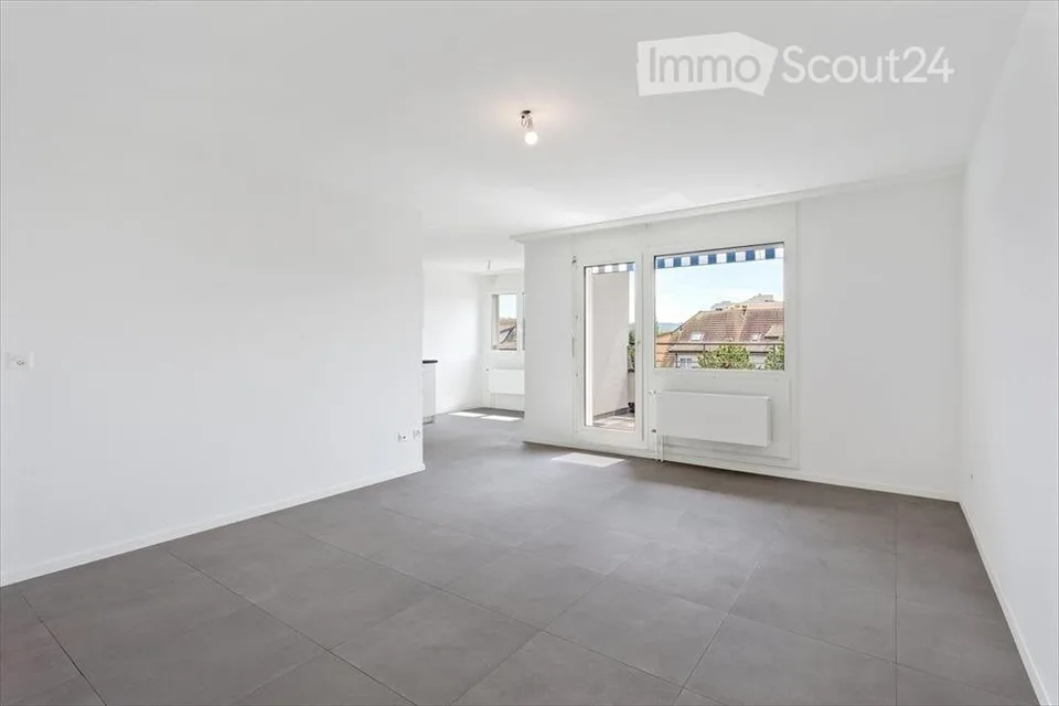 3.5 piece bright apartment of 81 m² for 1481.- , parking space extra
