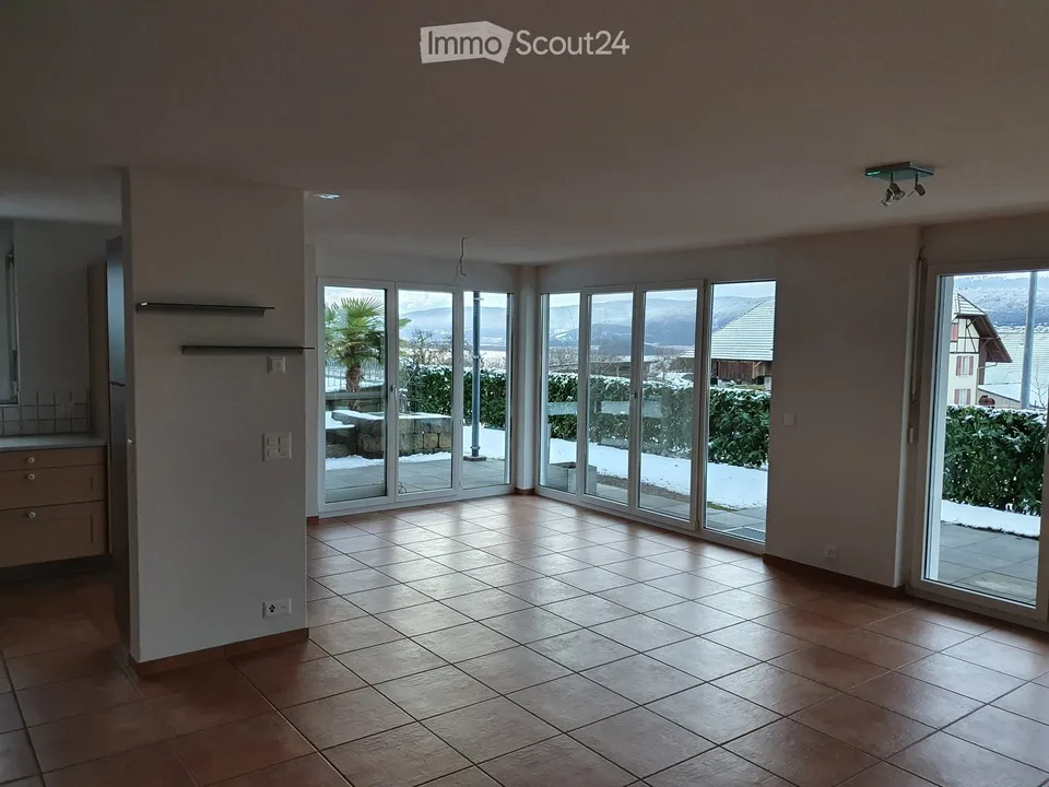 Modern ground-floor apartment with lake view and private garden