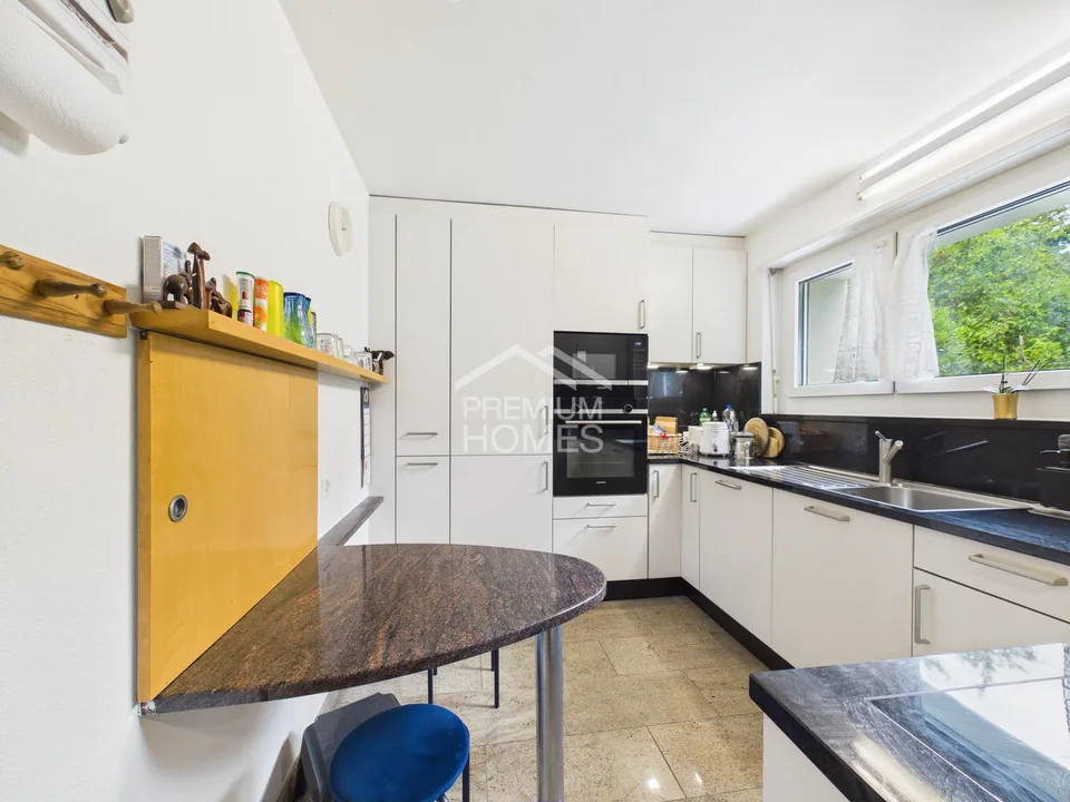 Traumhaftes Familienhaus mit Cheminée und sonnenverwöhntem Garten in b
