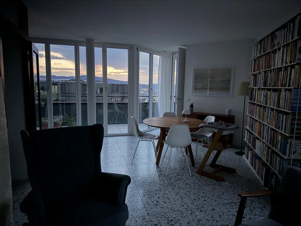 Helle 3½-Zimmer-Attikawohnung mit drei Balkonen und Weitsicht