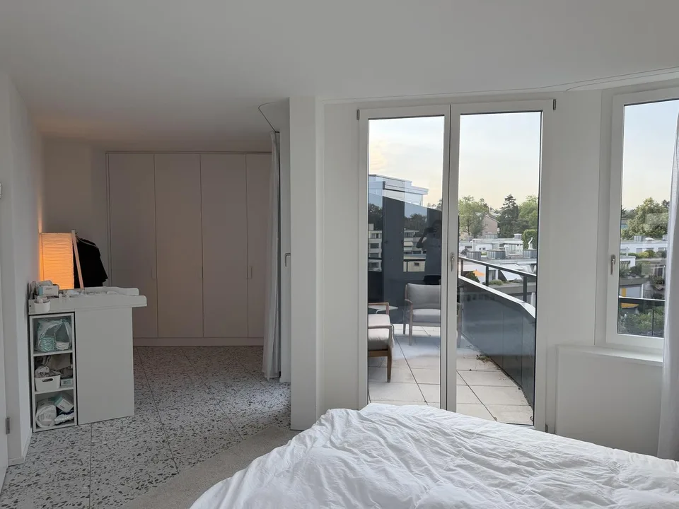 Helle 3½-Zimmer-Attikawohnung mit drei Balkonen und Weitsicht