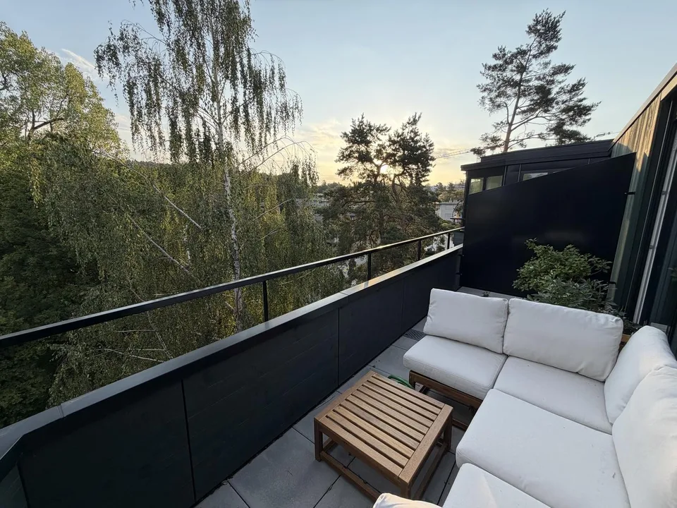 Helle 3½-Zimmer-Attikawohnung mit drei Balkonen und Weitsicht