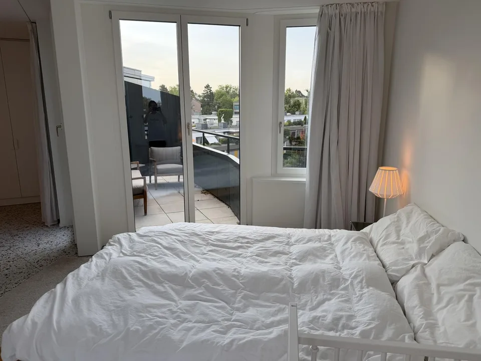 Helle 3½-Zimmer-Attikawohnung mit drei Balkonen und Weitsicht