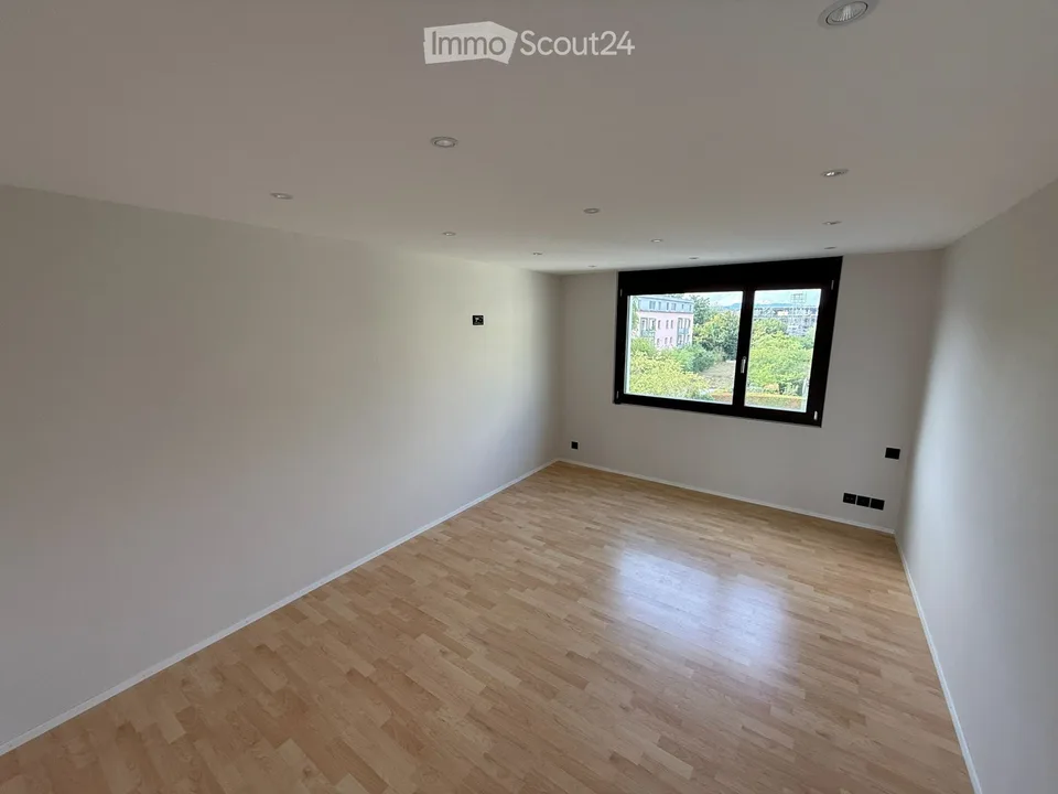 Charmante 4.5-Zimmer-Attikawohnung in Münsingen (Süd-Terrasse 40m2)