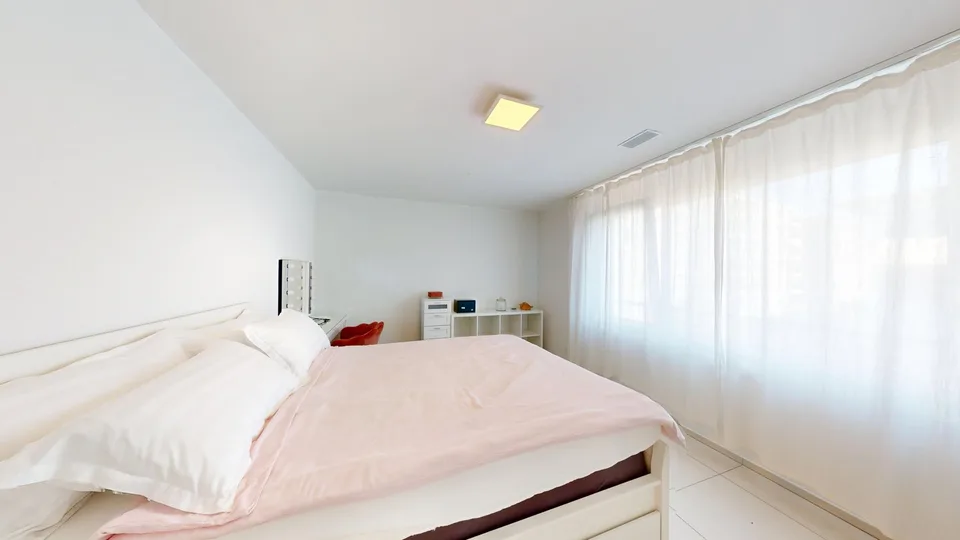 Appartement très central et neuf de 4,5 pièces avec des normes élevées