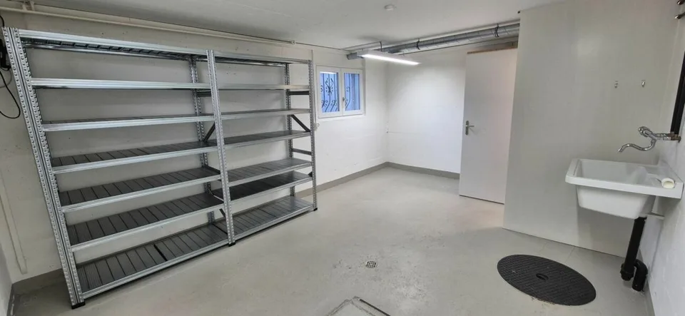 Storage room and garage with versatile usage possibilities