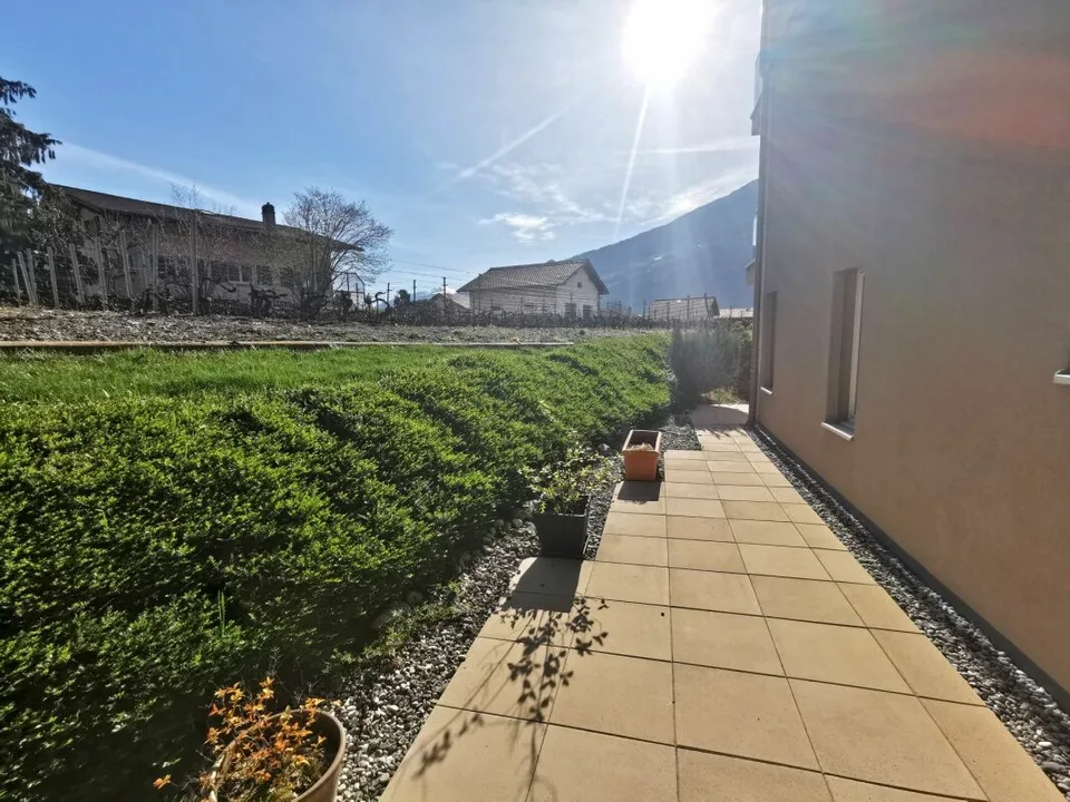 Zweieinhalb-Zimmer-Wohnung mit Garten in Wohngebäude