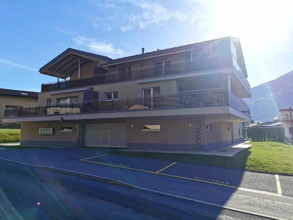 Zweieinhalb-Zimmer-Wohnung mit Garten in Wohngebäude