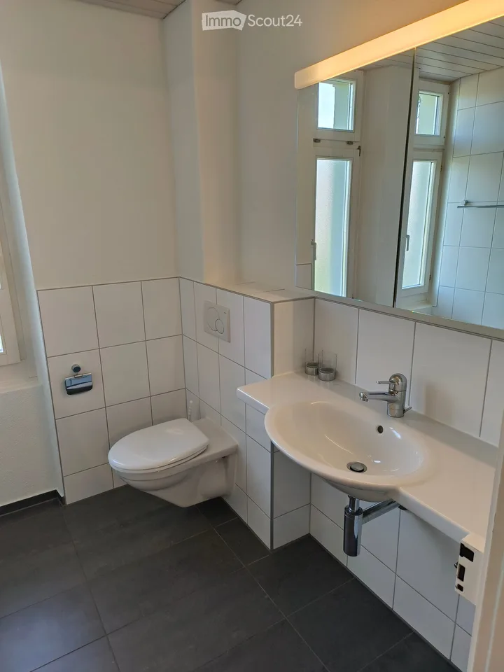 Charming 4-room apartment on the 1st floor in a historic building in Wichtrach