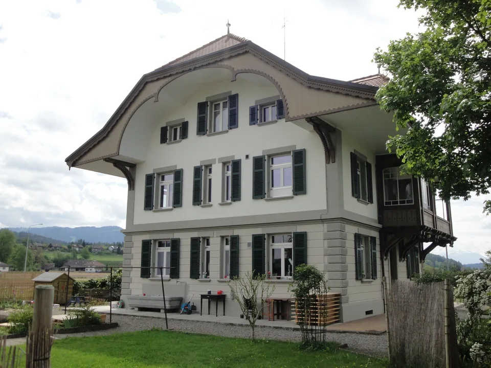 Charming 4-room apartment on the 1st floor in a historic building in Wichtrach