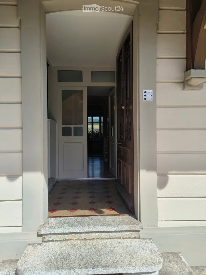 Charming 4-room apartment on the 1st floor in a historic building in Wichtrach