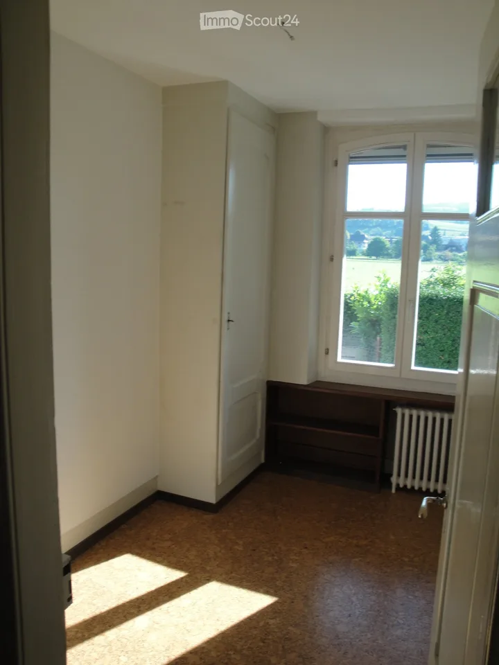 Charming 4-room apartment on the 1st floor in a historic building in Wichtrach