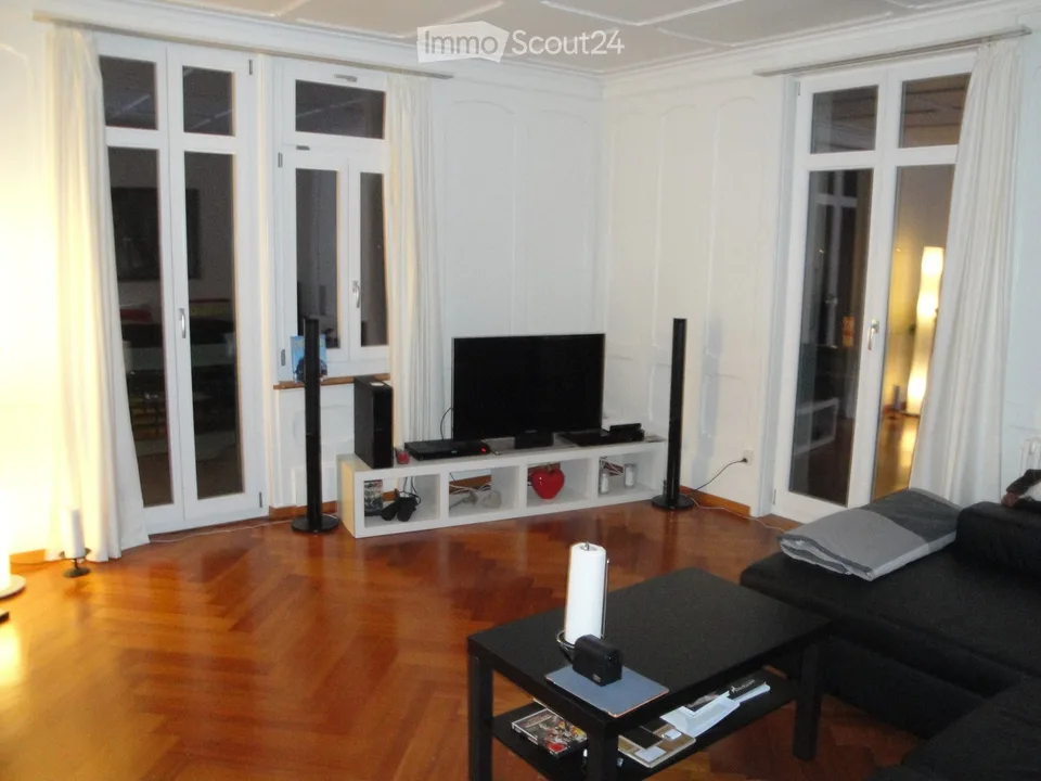Charming 4-room apartment on the 1st floor in a historic building in Wichtrach