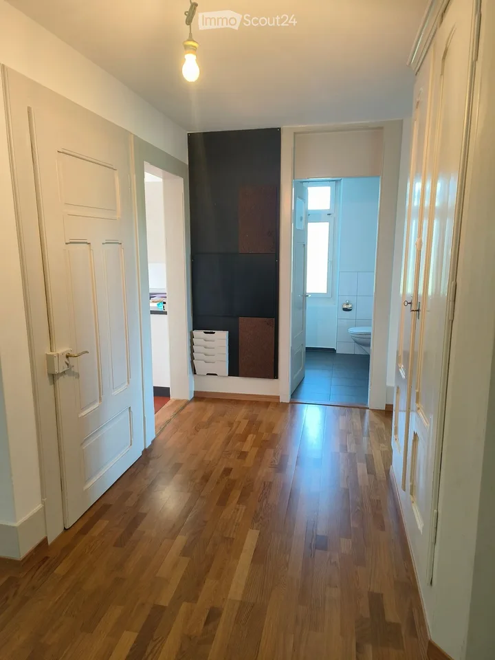 Charming 4-room apartment on the 1st floor in a historic building in Wichtrach