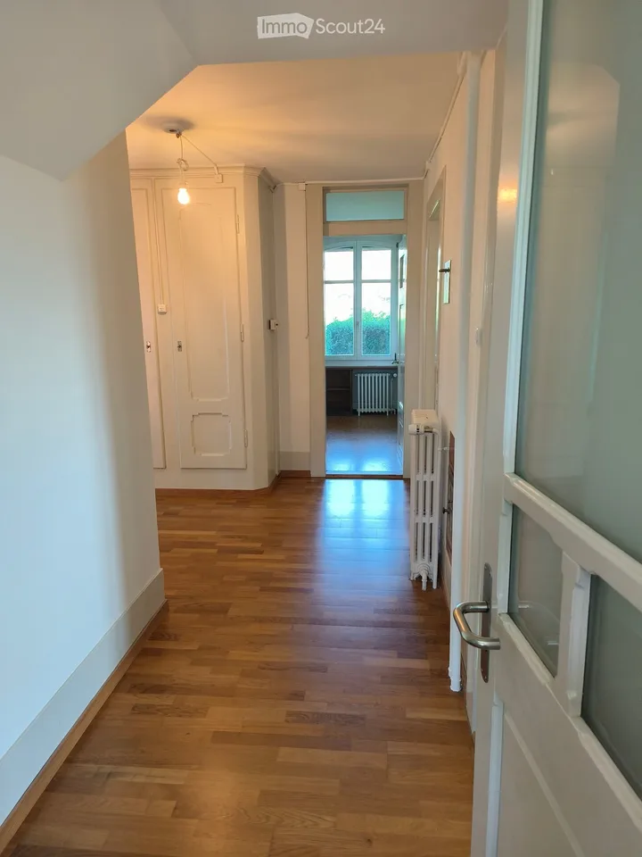 Charming 4-room apartment on the 1st floor in a historic building in Wichtrach