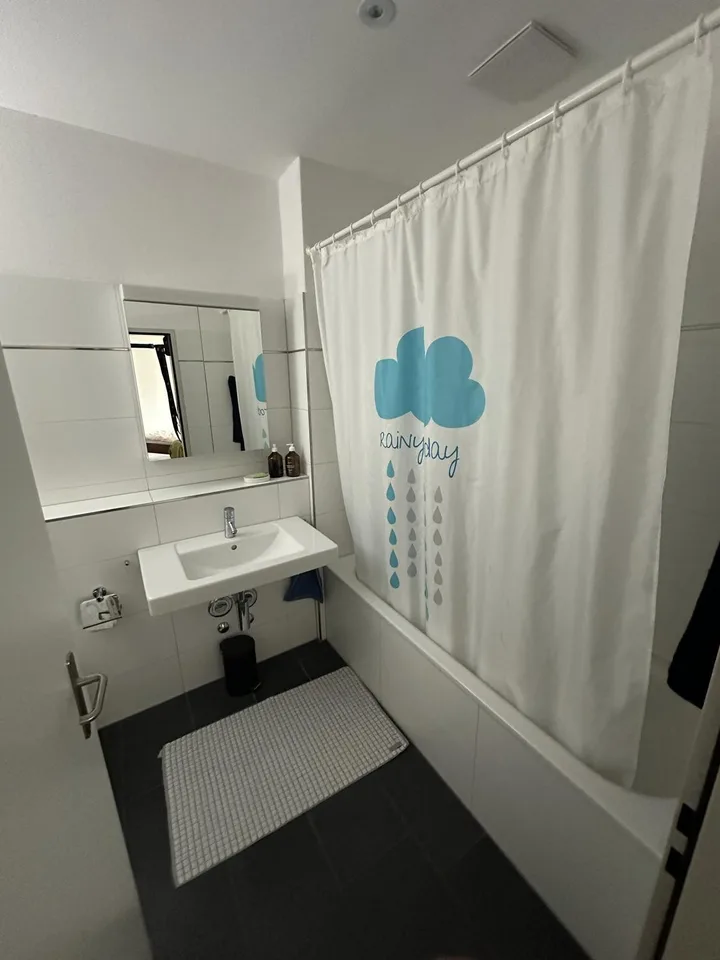 Modern 2.5-room apartment in Zurich Oerlikon  only 3 minutes from the train station