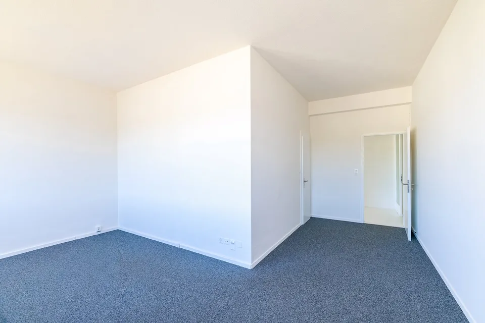Spacious commercial space in Regensdorf – centrally located, approx. 187 m²