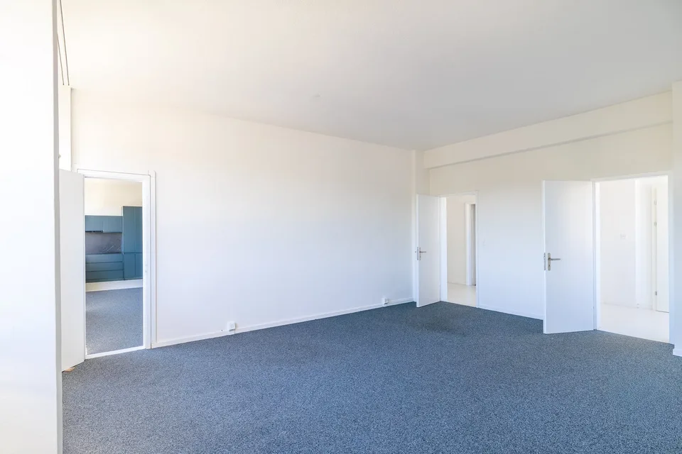 Spacious commercial space in Regensdorf – centrally located, approx. 187 m²