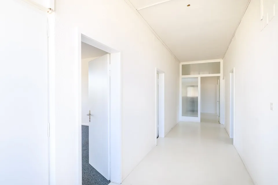 Spacious commercial space in Regensdorf – centrally located, approx. 187 m²