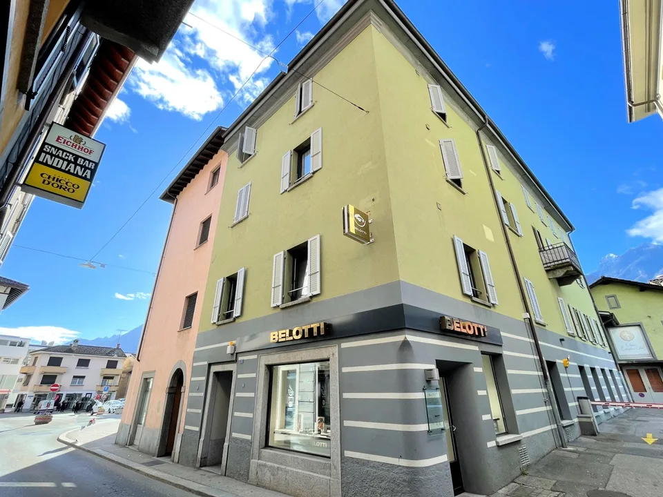 Appartamento duplex + appartamento a reddito + negozio