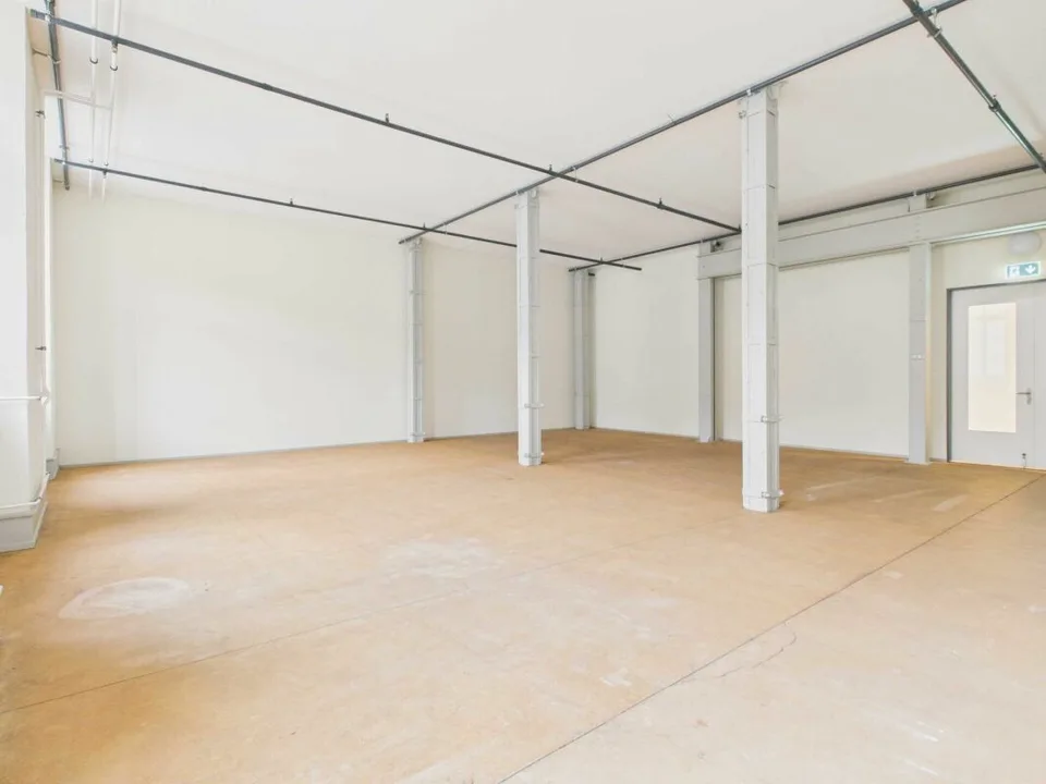 Flexible Gewerbeflächen in modernem Gewerbehaus mit exklusivem Rohausbau