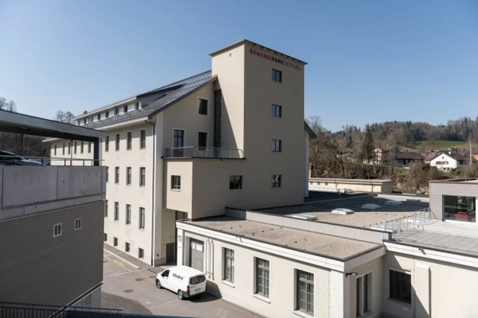 70 m2 di spazi commerciali in un edificio commerciale moderno con accesso diretto al montacarichi per merci
